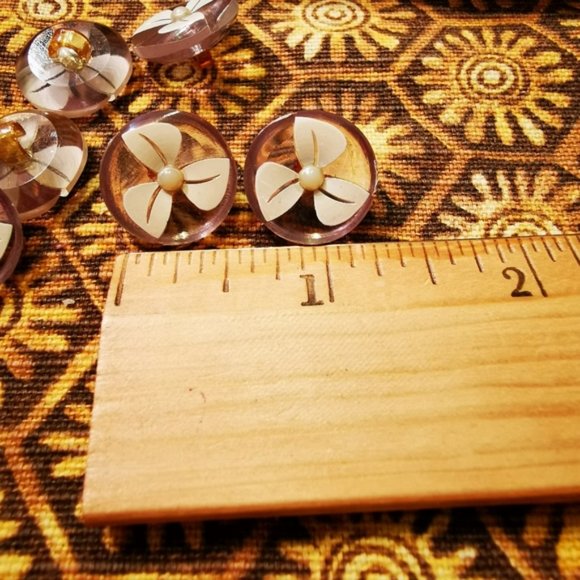 Vintage Lot of 8 Clear Plastic Buttons with White Flower Design and Faux Pearl - Picture 9 of 10